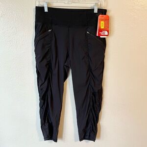 NWT The North Face Black Capri Ankle Jogger Pants‎ size S